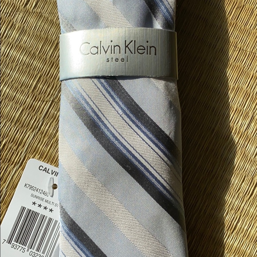 Calvin Klein Silk Blue and White Stripped Tie - Picture 2 of 4